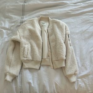 Abercrombie cream Sherpa full zip bomber jacket